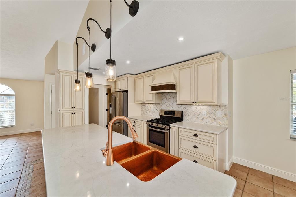 Recently Sold: $1,650,000 (3 beds, 2 baths, 3066 Square Feet)