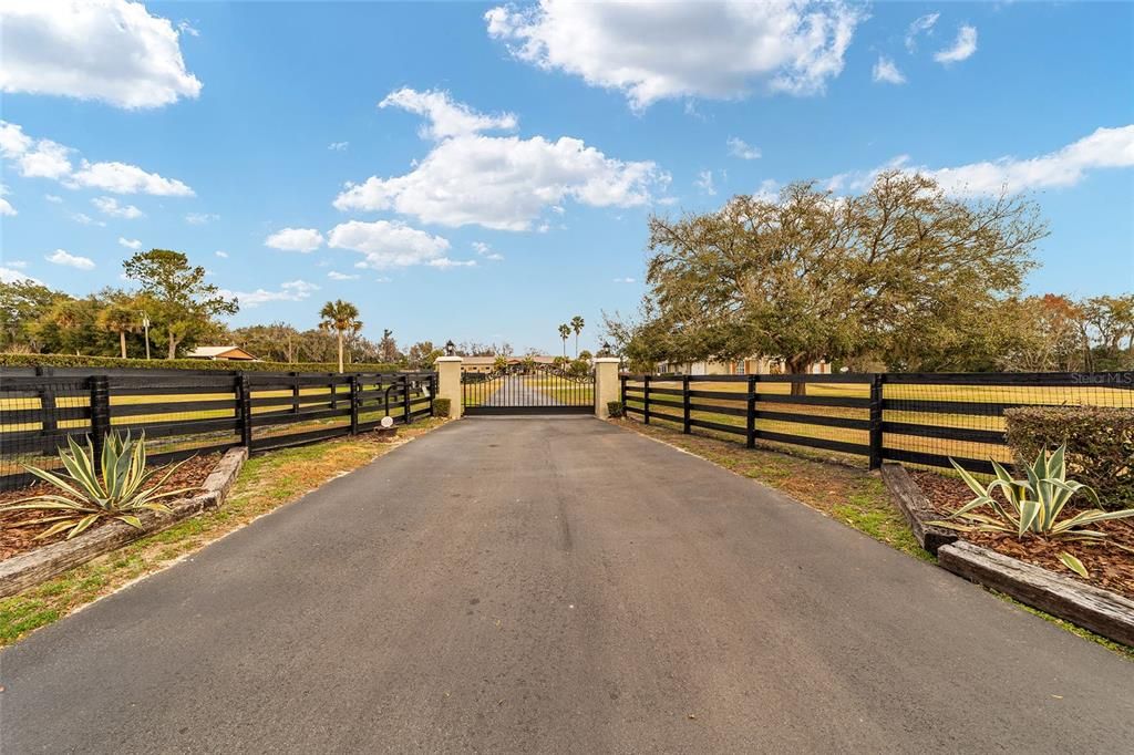 Recently Sold: $1,650,000 (3 beds, 2 baths, 3066 Square Feet)