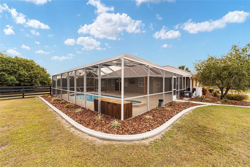 Recently Sold: $1,650,000 (3 beds, 2 baths, 3066 Square Feet)