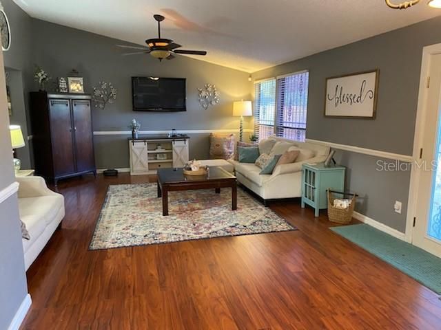 Recently Sold: $335,000 (3 beds, 2 baths, 1428 Square Feet)