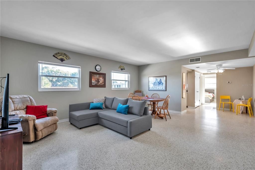 Recently Sold: $295,000 (2 beds, 2 baths, 1040 Square Feet)