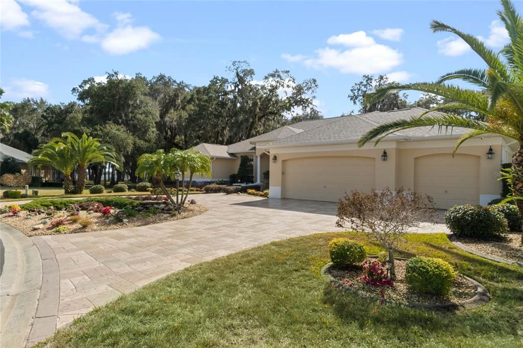 Front right sweeping driveway with decorative concrete.