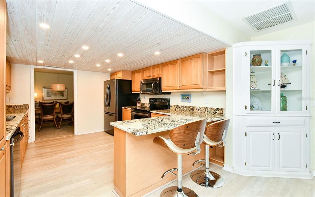 Large Kitchen with a Breakfast Bar