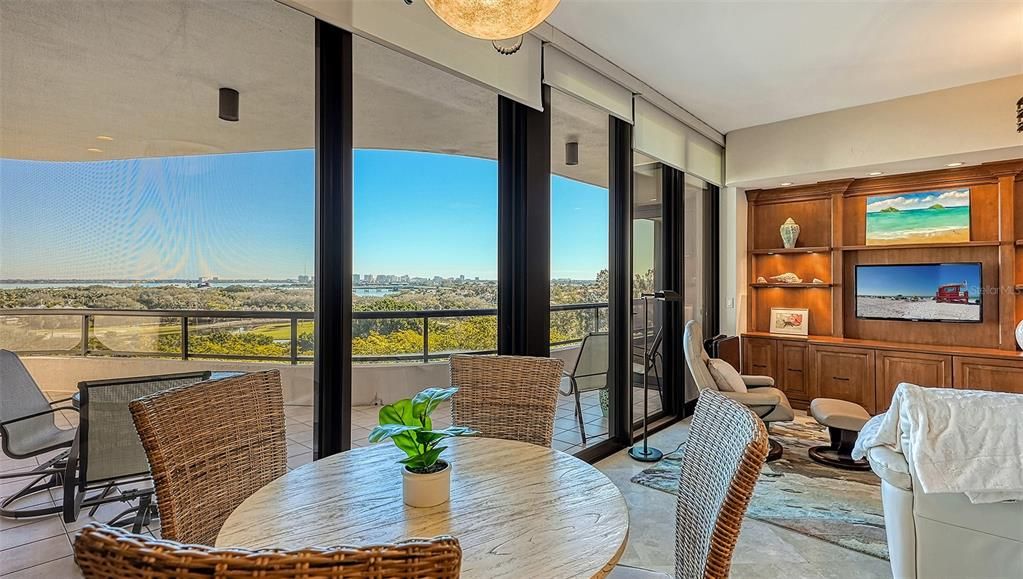 Recently Sold: $2,995,000 (2 beds, 2 baths, 2820 Square Feet)
