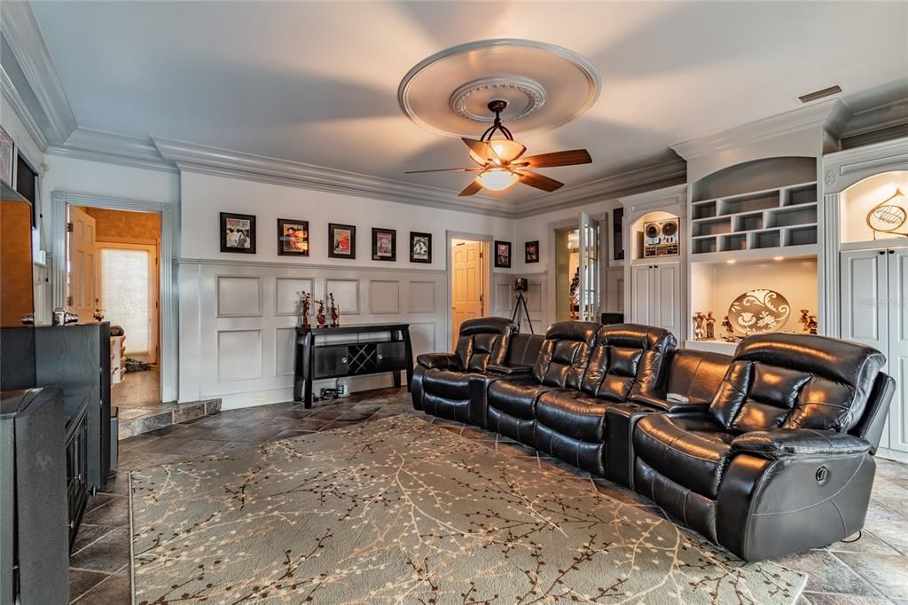 Recently Sold: $1,100,000 (5 beds, 5 baths, 5780 Square Feet)