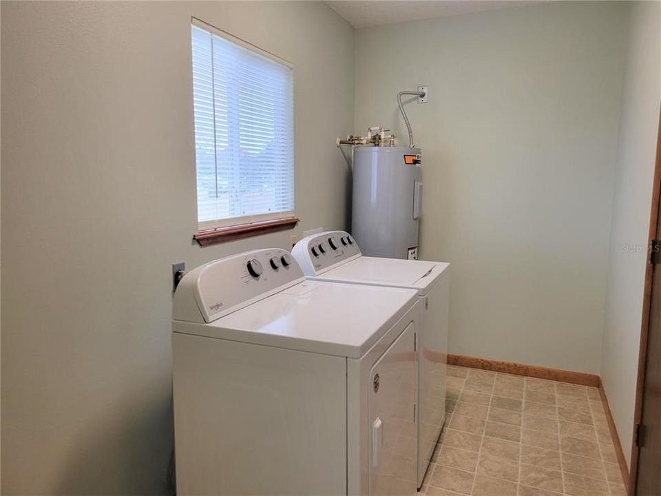 Recently Rented: $1,300 (2 beds, 2 baths, 1086 Square Feet)