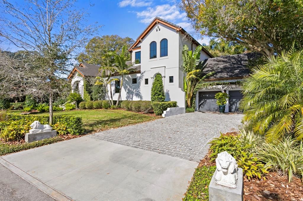 Recently Sold: $3,495,000 (5 beds, 5 baths, 3691 Square Feet)