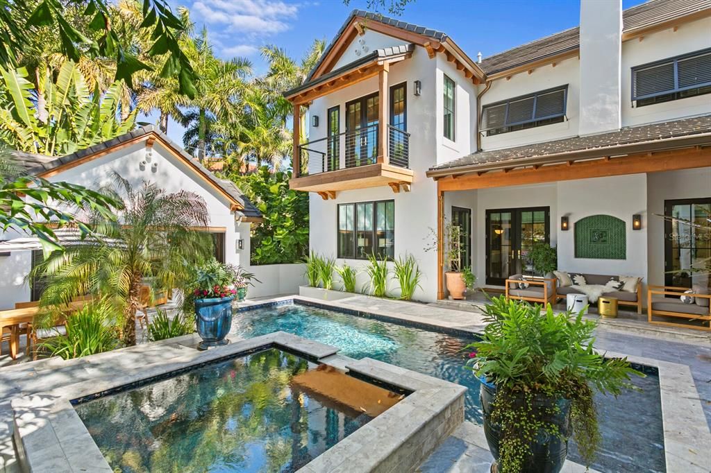 Vendido Recientemente: $3,495,000 (5 camas, 5 baños, 3691 Pies cuadrados)