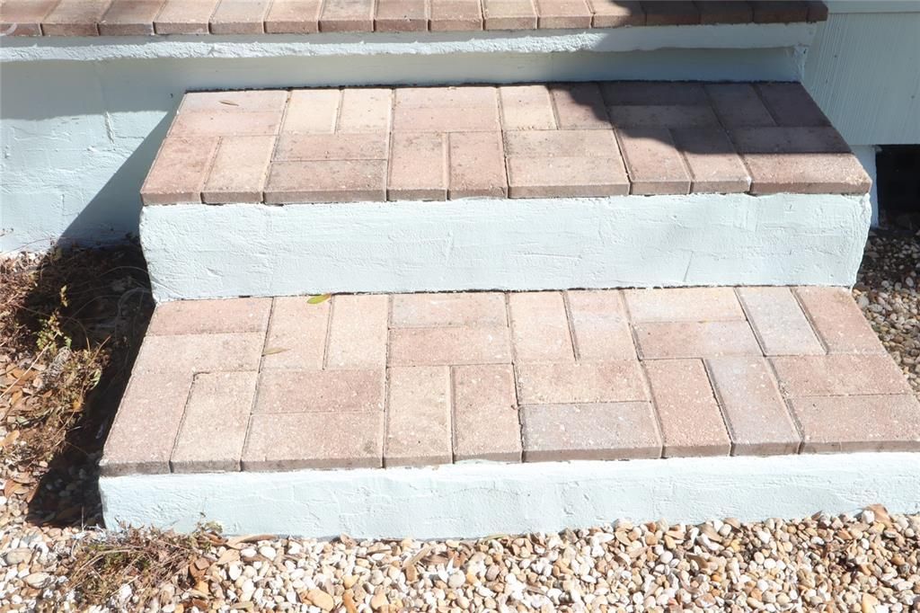 Steps to the front of the home with pavers.