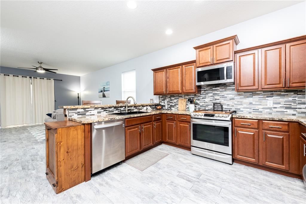Recently Sold: $360,000 (4 beds, 2 baths, 1881 Square Feet)