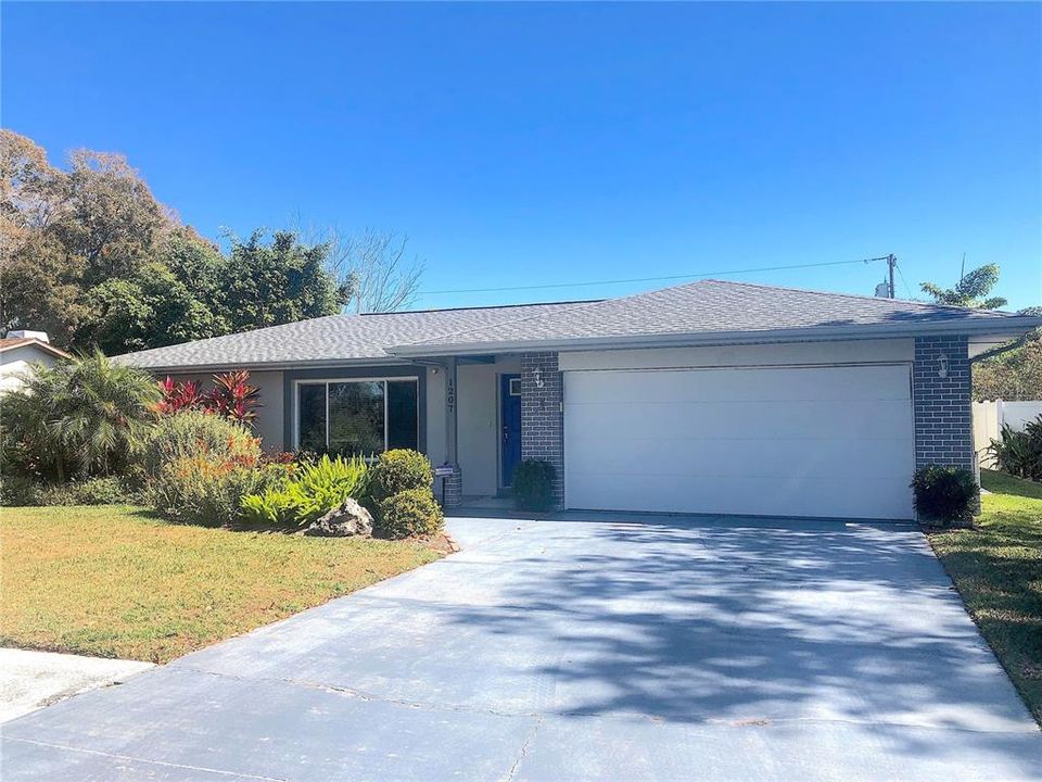 Recently Sold: $440,000 (3 beds, 2 baths, 1656 Square Feet)
