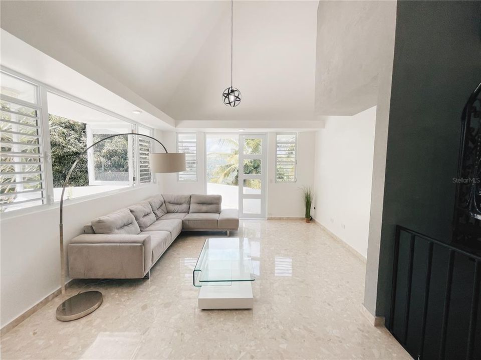 Vendido Recientemente: $685,000 (5 camas, 4 baños, 2790 Pies cuadrados)