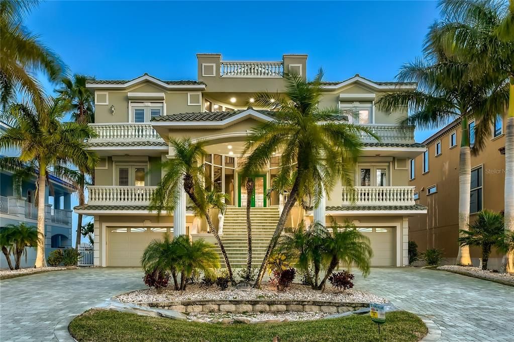 Recently Sold: $2,385,000 (4 beds, 4 baths, 6676 Square Feet)