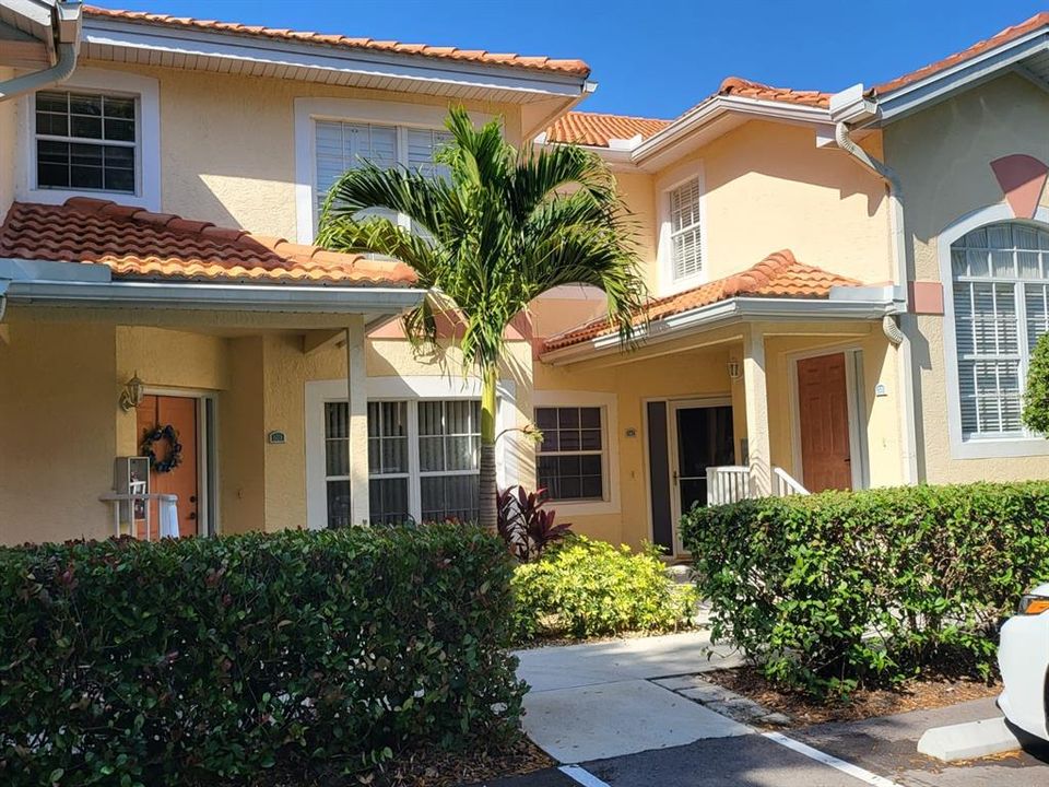 Recently Sold: $285,000 (2 beds, 2 baths, 1223 Square Feet)