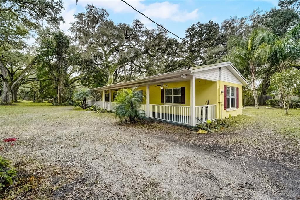 Recently Sold: $450,000 (4 beds, 2 baths, 1928 Square Feet)