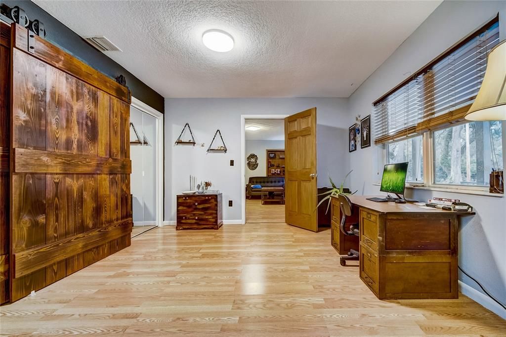 Recently Sold: $450,000 (4 beds, 2 baths, 1928 Square Feet)