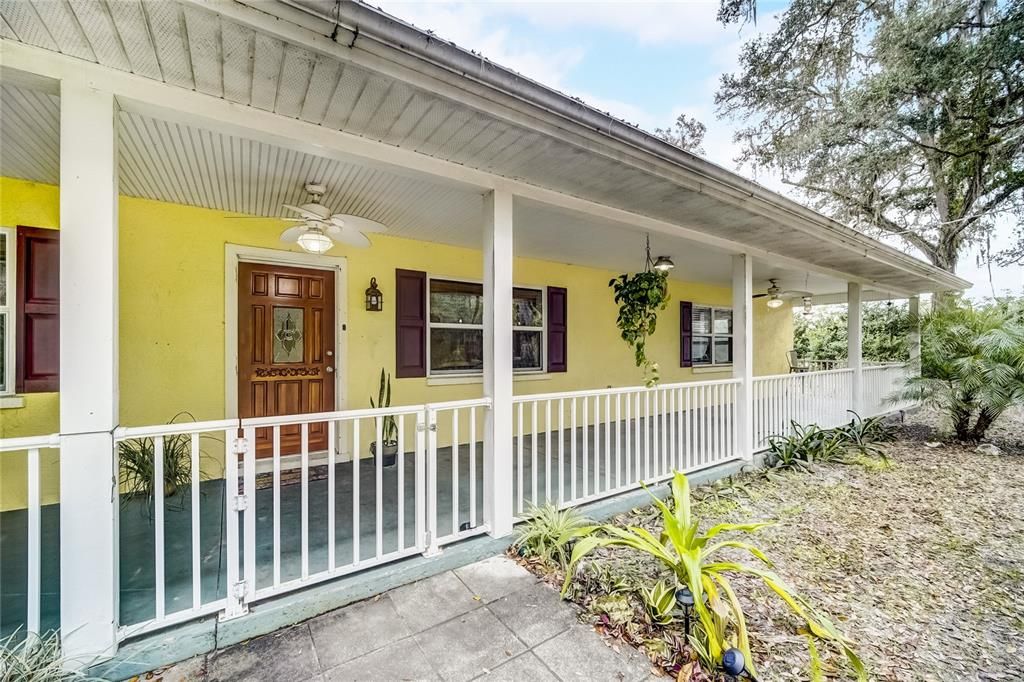 Recently Sold: $450,000 (4 beds, 2 baths, 1928 Square Feet)