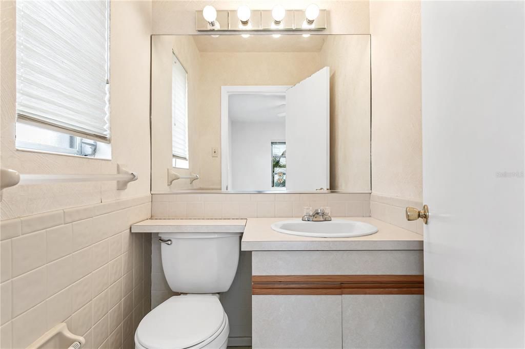 最近售出: $625,000 (3 贝兹, 1 浴室, 1282 平方英尺)