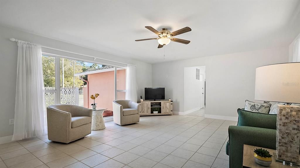 Recently Sold: $399,000 (2 beds, 2 baths, 1281 Square Feet)