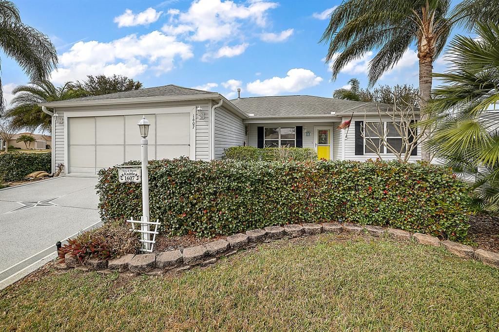Recently Sold: $394,500 (3 beds, 2 baths, 1392 Square Feet)