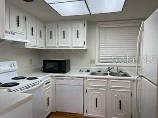 Recently Rented: $1,100 (1 beds, 1 baths, 806 Square Feet)