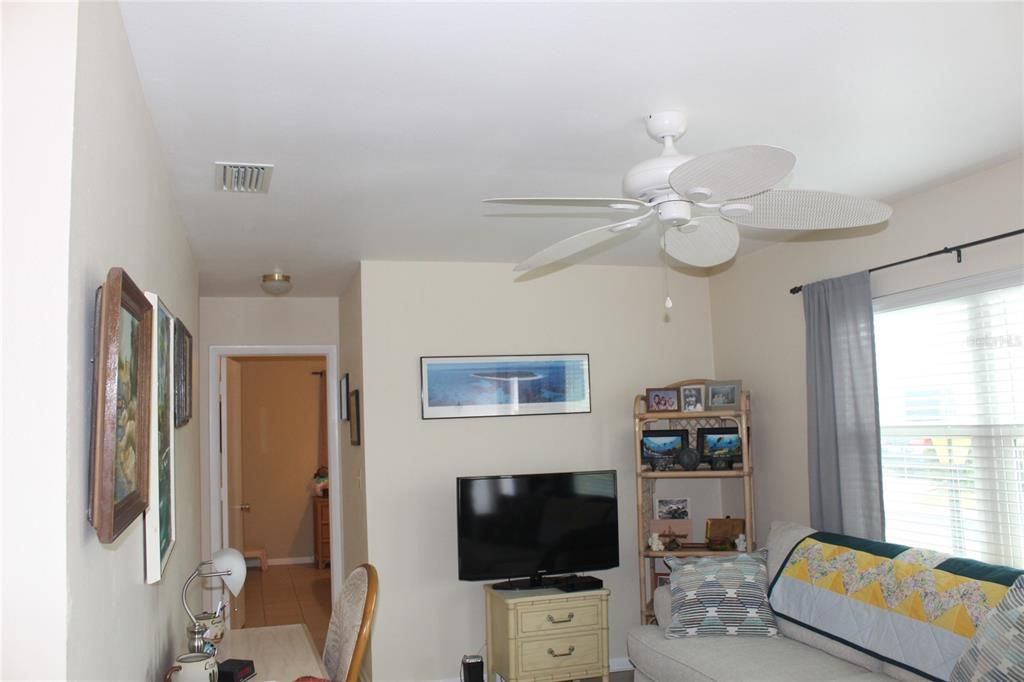 Recently Sold: $160,000 (2 beds, 2 baths, 885 Square Feet)