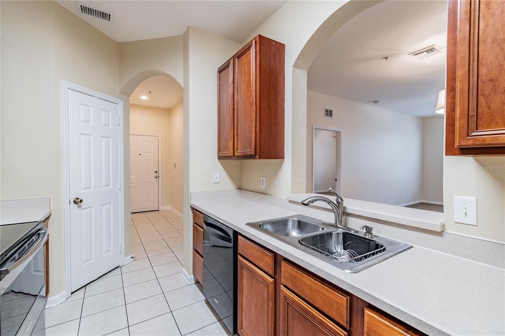 Recently Sold: $220,000 (3 beds, 2 baths, 1408 Square Feet)