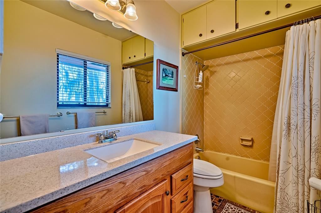 最近售出: $650,000 (3 贝兹, 2 浴室, 1417 平方英尺)