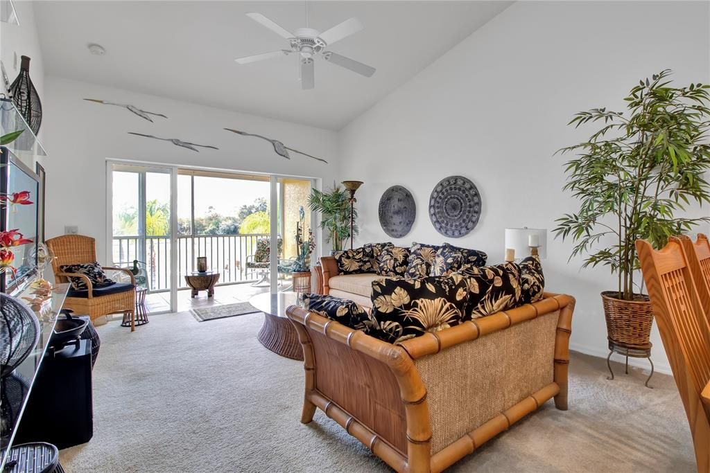 Recently Sold: $215,000 (2 beds, 2 baths, 1291 Square Feet)
