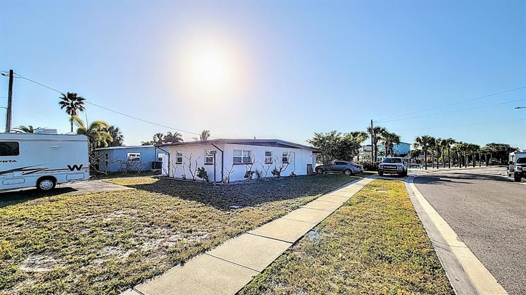 Recently Sold: $775,000 (2 beds, 2 baths, 1341 Square Feet)