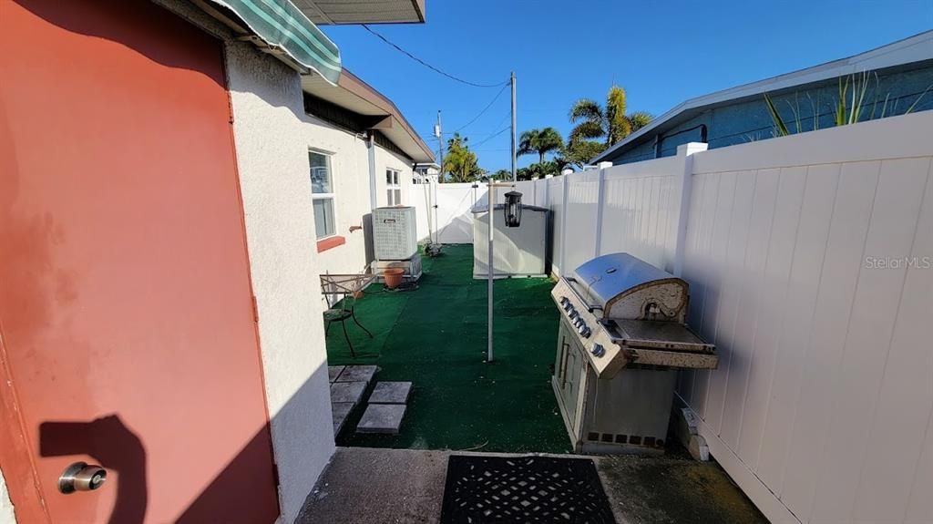 Recently Sold: $775,000 (2 beds, 2 baths, 1341 Square Feet)