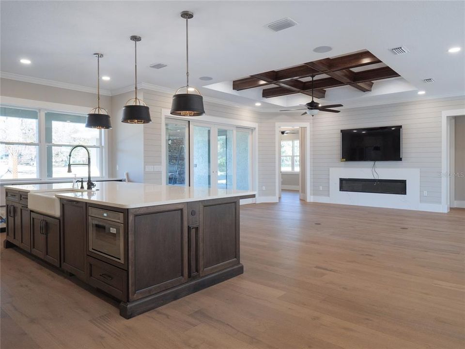 Recently Sold: $4,295,000 (4 beds, 2 baths, 3142 Square Feet)