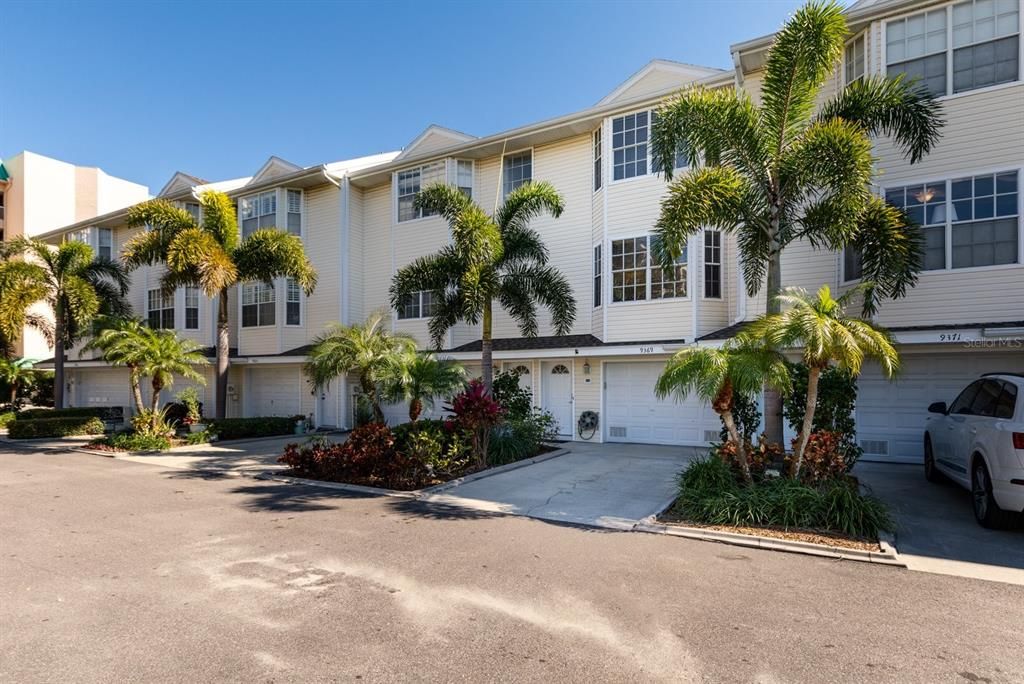 Recently Sold: $799,999 (3 beds, 3 baths, 2050 Square Feet)