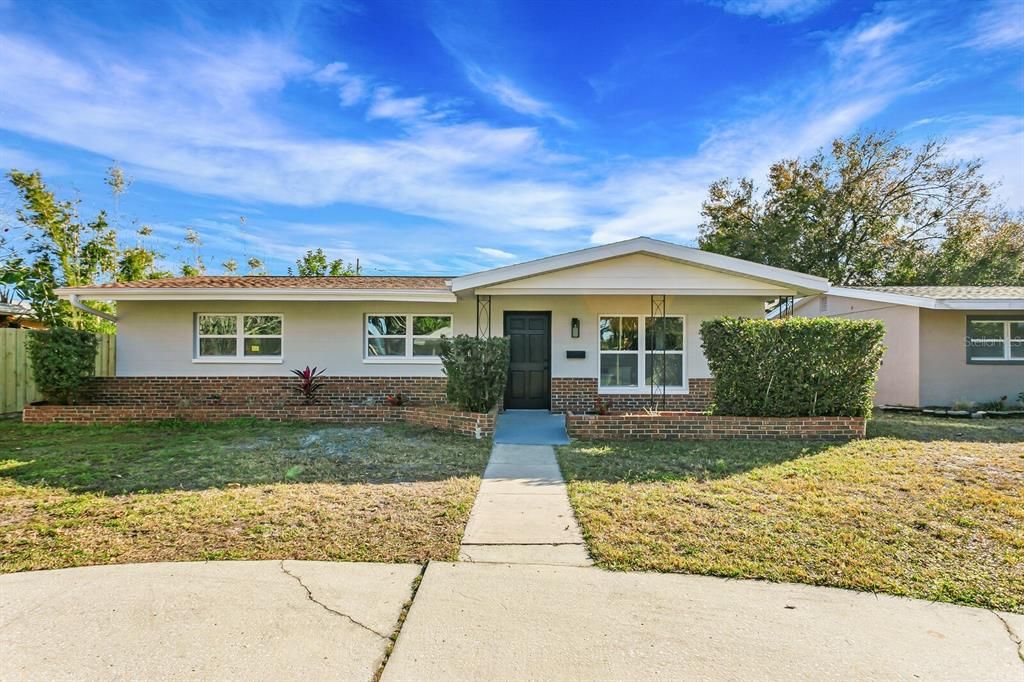 Recently Sold: $550,000 (3 beds, 2 baths, 1436 Square Feet)