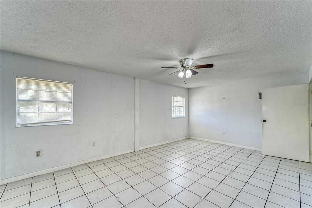 Recently Sold: $175,000 (3 beds, 2 baths, 2880 Square Feet)