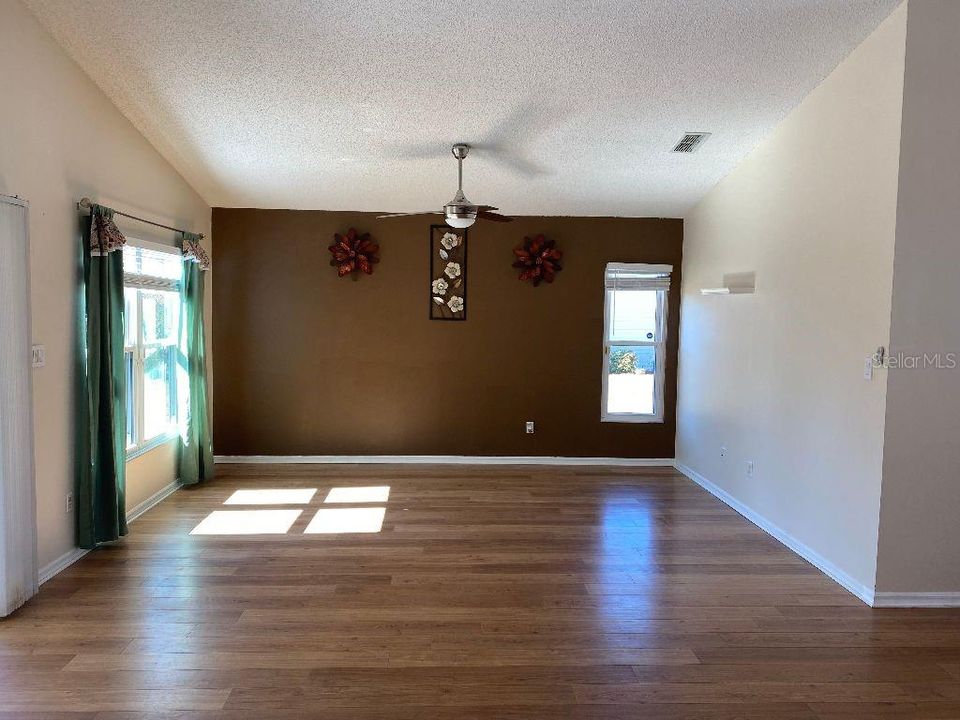 Recently Sold: $275,000 (2 beds, 2 baths, 1322 Square Feet)