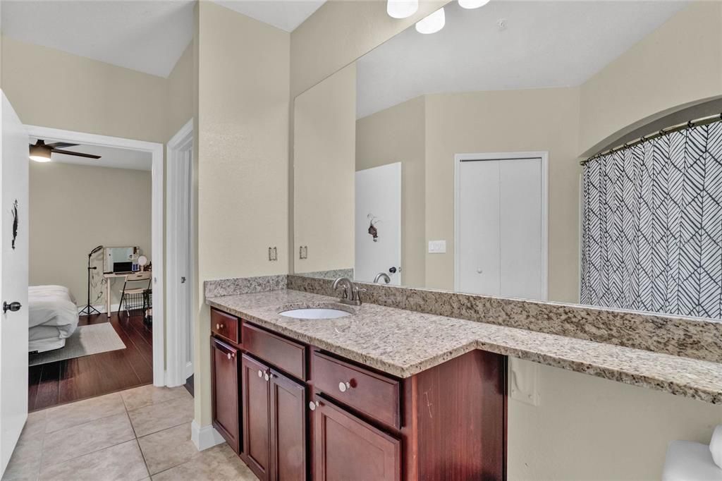 Recently Sold: $155,000 (1 beds, 1 baths, 837 Square Feet)