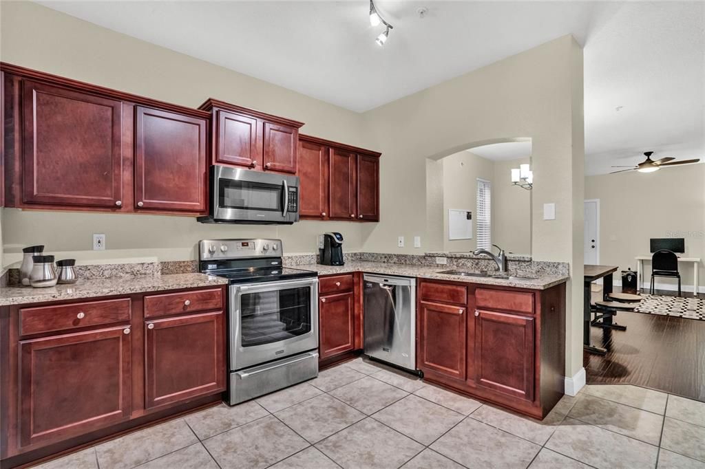 Recently Sold: $155,000 (1 beds, 1 baths, 837 Square Feet)