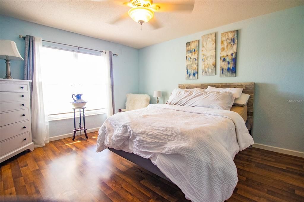 Recently Sold: $245,000 (3 beds, 2 baths, 1388 Square Feet)