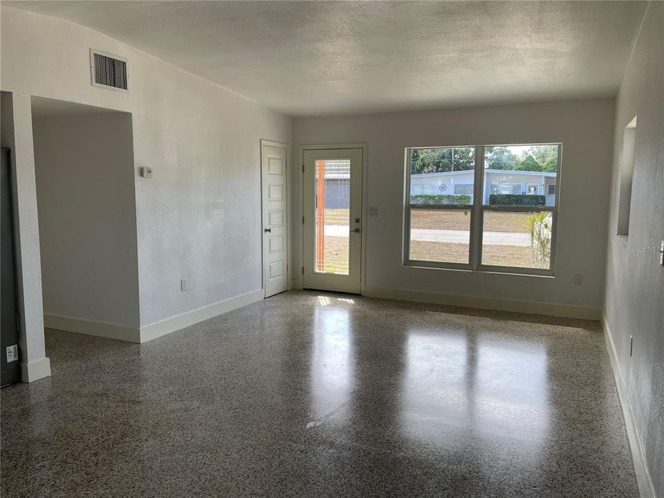 Active With Contract: $2,400 (3 beds, 2 baths, 1494 Square Feet)