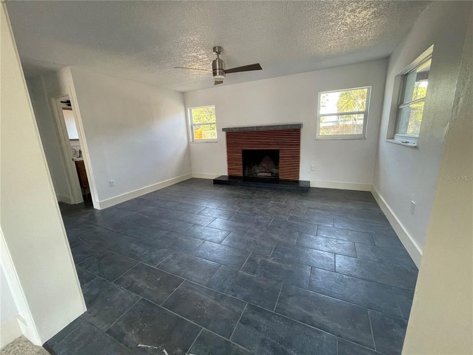 Active With Contract: $2,400 (3 beds, 2 baths, 1494 Square Feet)