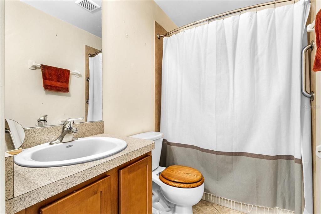 最近售出: $399,900 (4 贝兹, 2 浴室, 2013 平方英尺)