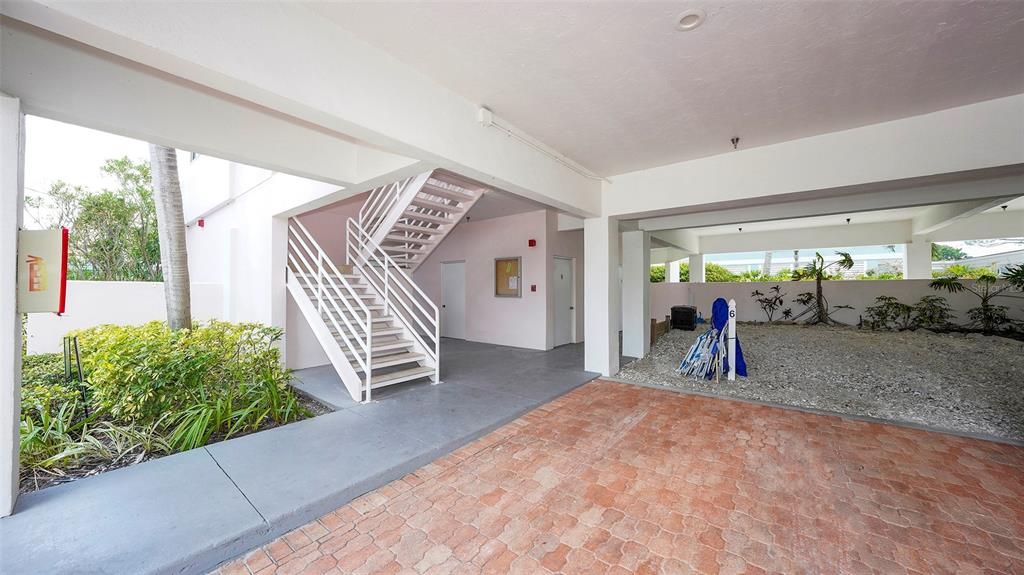 Recently Sold: $1,500,000 (3 beds, 2 baths, 1517 Square Feet)