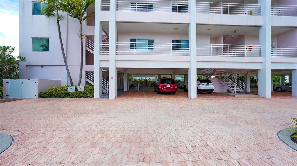 Recently Sold: $1,500,000 (3 beds, 2 baths, 1517 Square Feet)