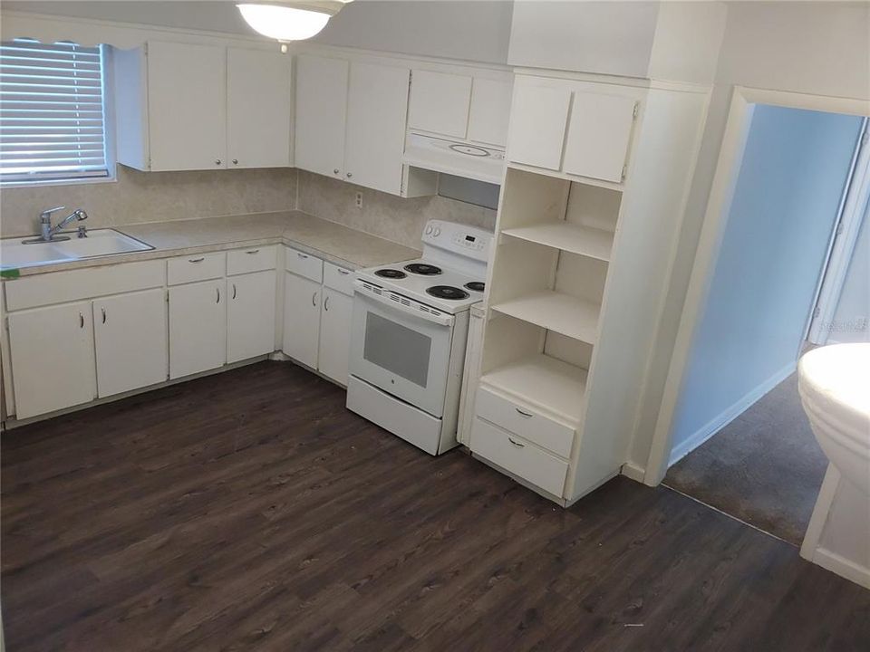 Recently Rented: $1,350 (3 beds, 2 baths, 1456 Square Feet)