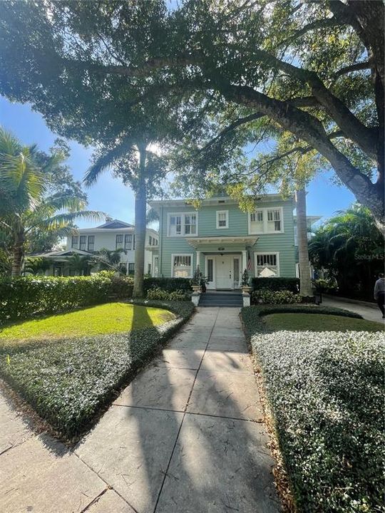 Recently Sold: $2,500,000 (4 beds, 3 baths, 2800 Square Feet)