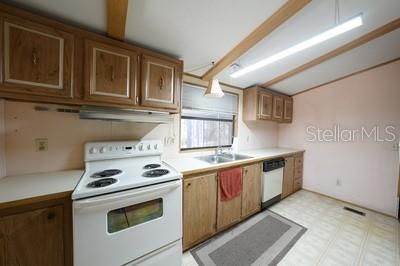 Vendido Recientemente: $299,000 (3 camas, 2 baños, 1400 Pies cuadrados)