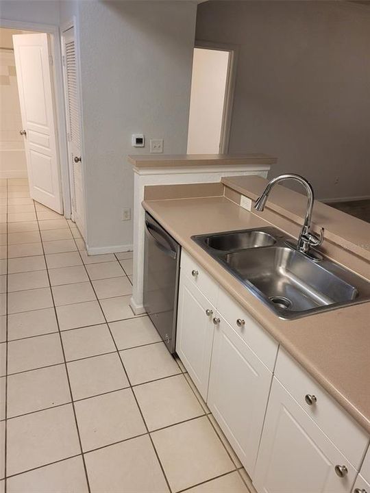 Recently Rented: $1,295 (1 beds, 1 baths, 813 Square Feet)