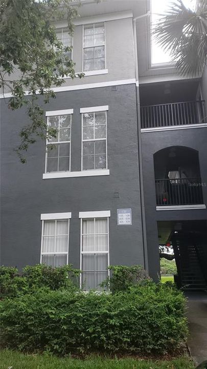 Recently Rented: $1,295 (1 beds, 1 baths, 813 Square Feet)