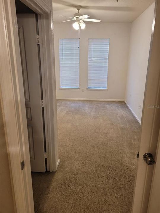 Recently Rented: $1,295 (1 beds, 1 baths, 813 Square Feet)